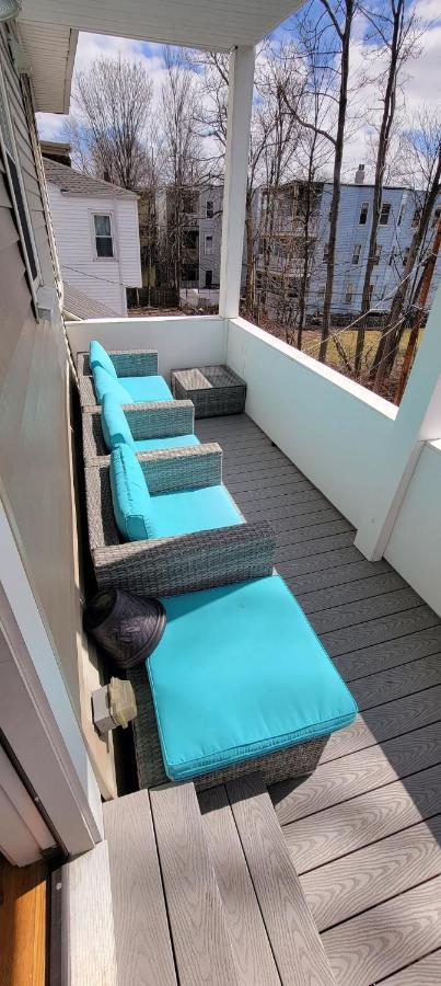 Private Bedroom Near Boston Exterior photo