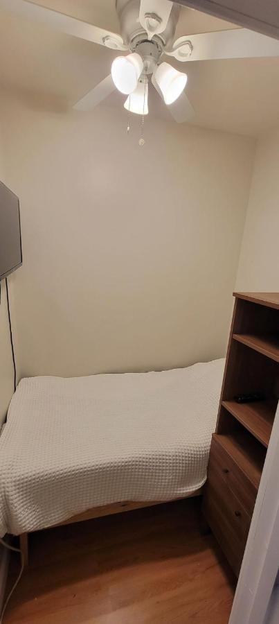 Private Bedroom Near Boston Exterior photo