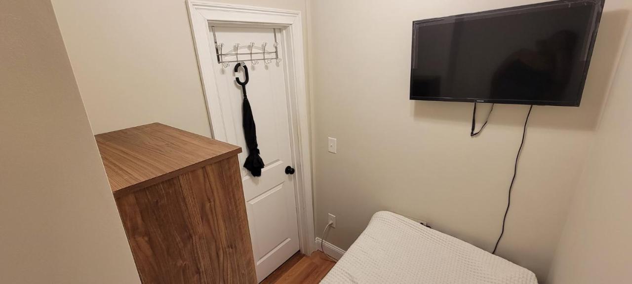 Private Bedroom Near Boston Exterior photo