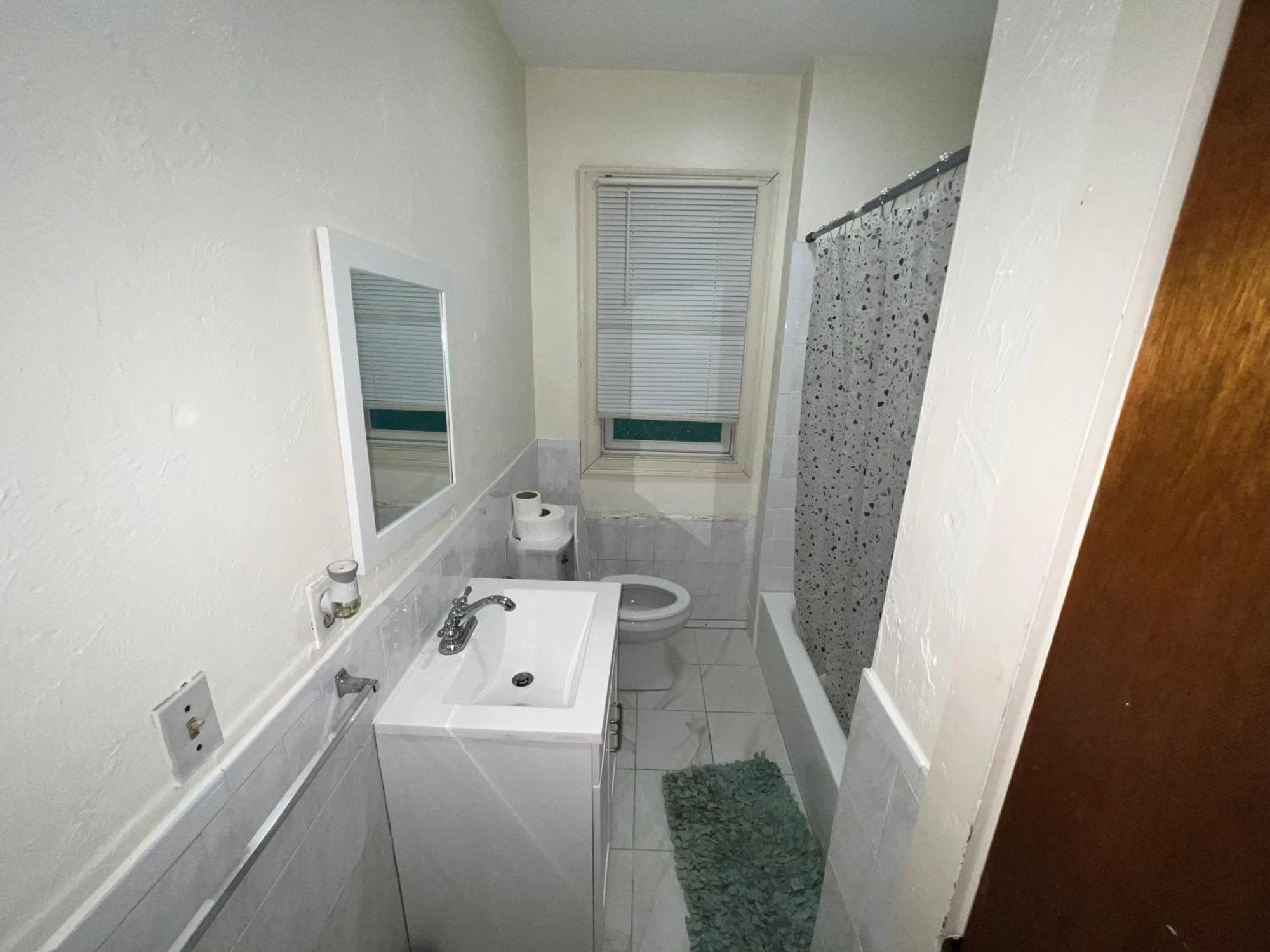 Private Bedroom Near Boston Exterior photo