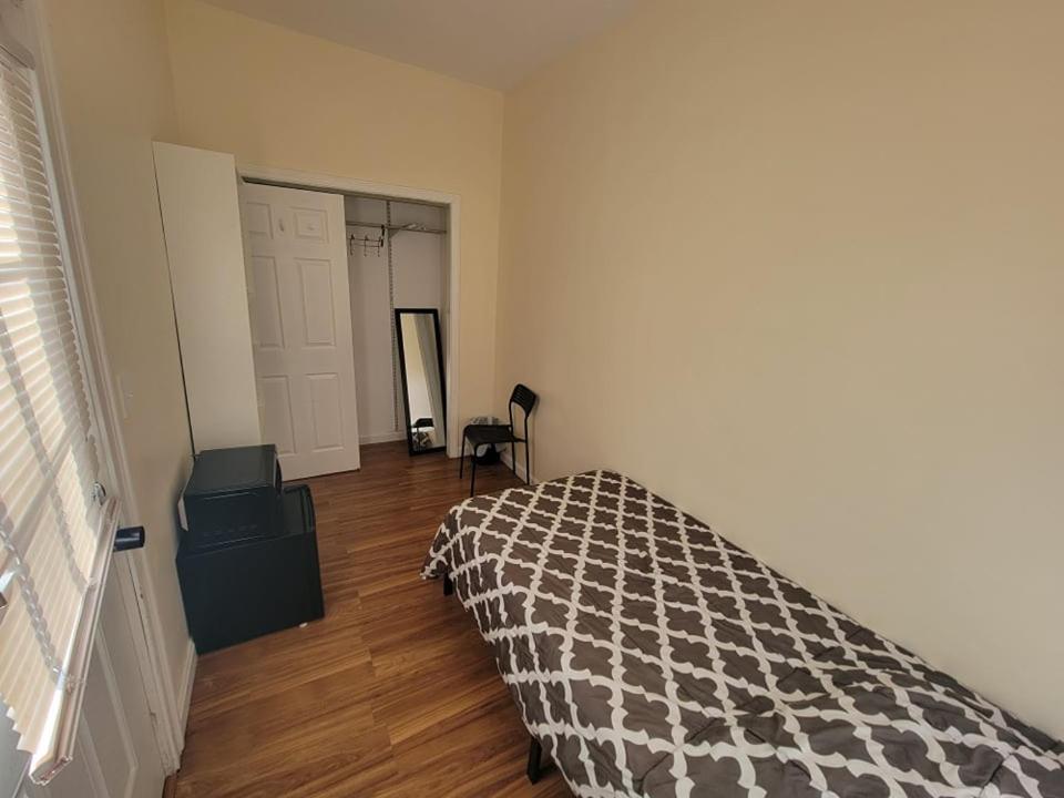 Private Bedroom Near Boston Exterior photo