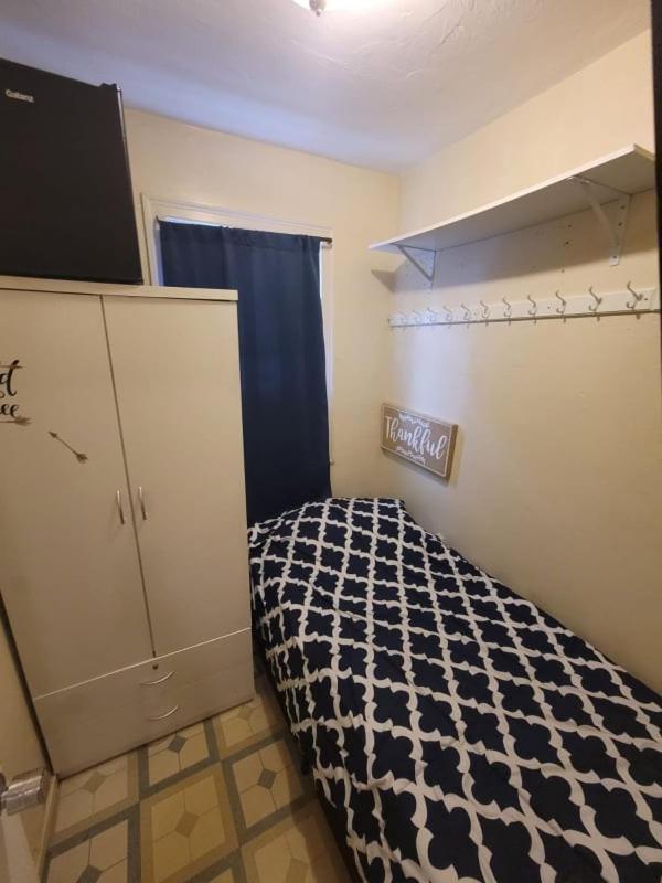 Private Bedroom Near Boston Exterior photo