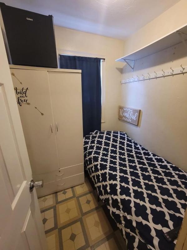 Private Bedroom Near Boston Exterior photo