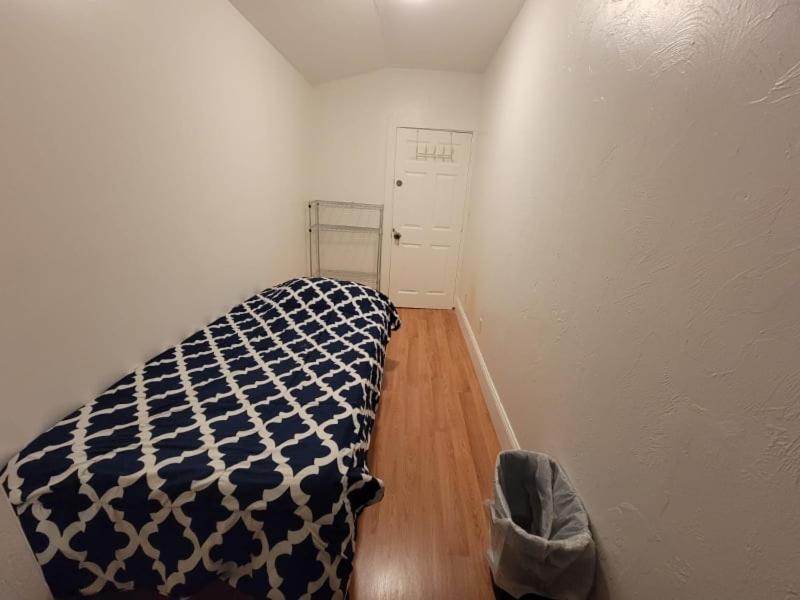 Private Bedroom Near Boston Exterior photo