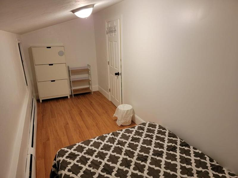 Private Bedroom Near Boston Exterior photo