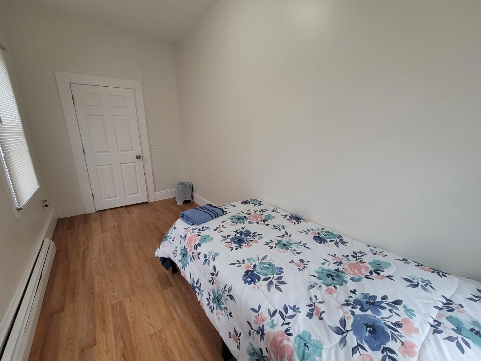 Private Bedroom Near Boston Exterior photo